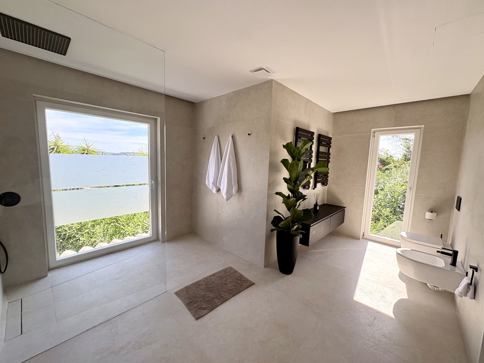 5 bedroom Villa for sale in Sotogrande with pool garage - € 1,795,000 (Ref: 9220365)