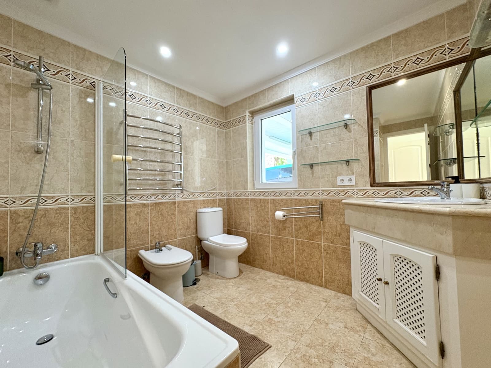 5 bedroom Villa for sale in Sotogrande with pool garage - € 1,795,000 (Ref: 9220365)