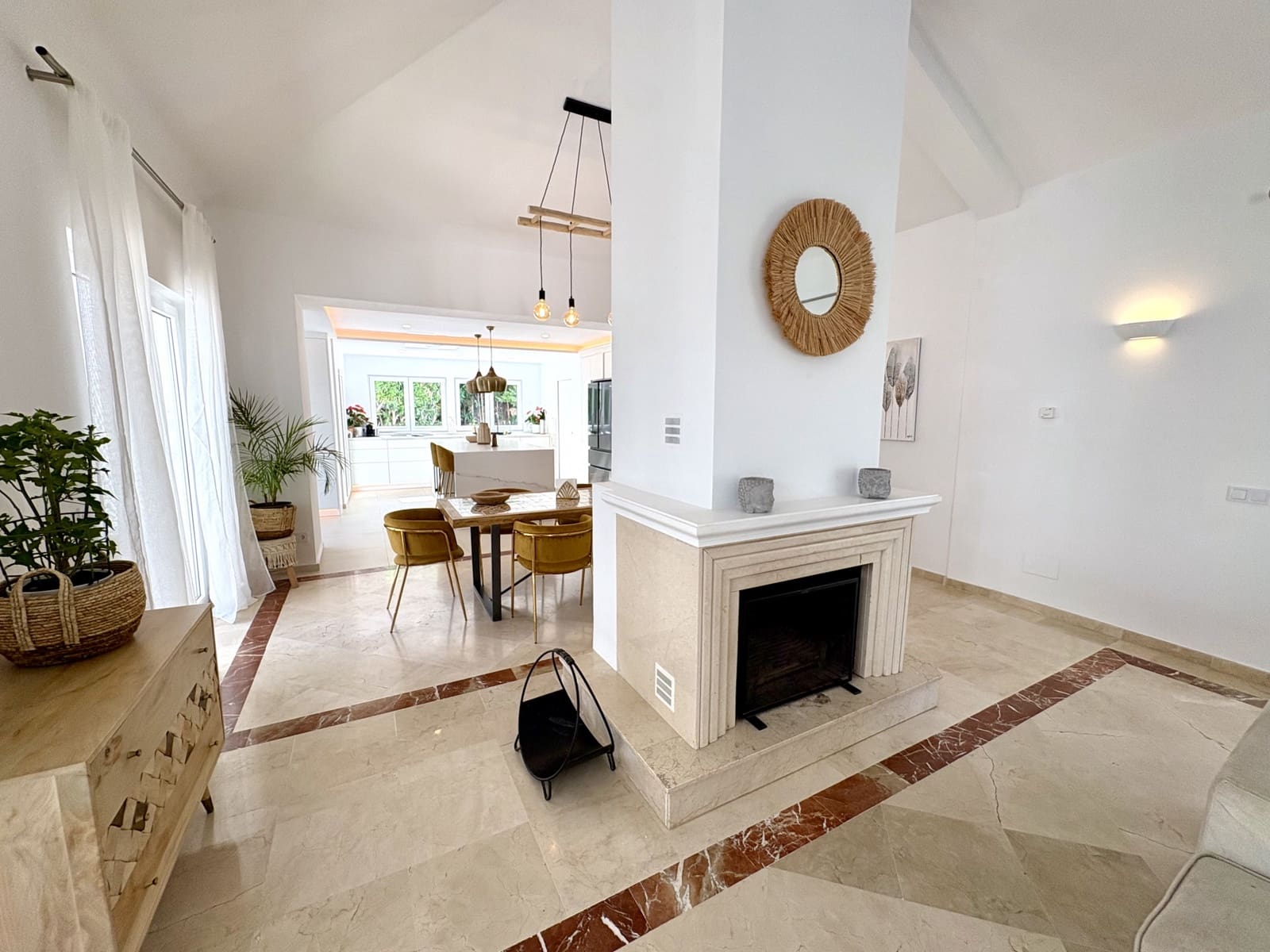 5 bedroom Villa for sale in Sotogrande with pool garage - € 1,795,000 (Ref: 9220365)