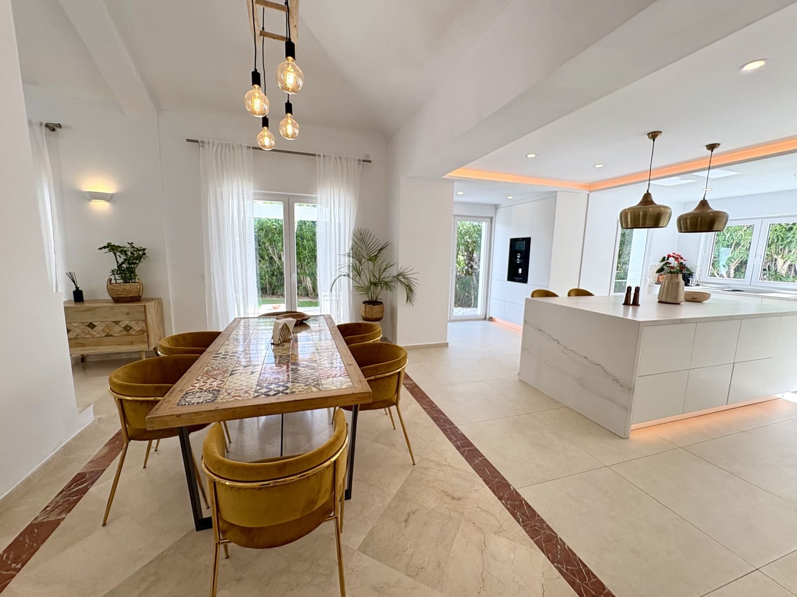 5 bedroom Villa for sale in Sotogrande with pool garage - € 1,795,000 (Ref: 9220365)