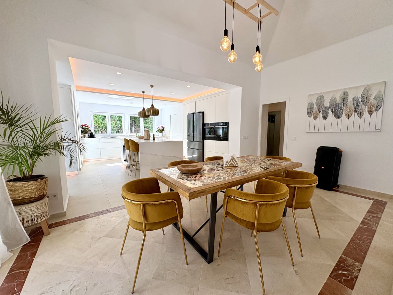 5 bedroom Villa for sale in Sotogrande with pool garage - € 1,795,000 (Ref: 9220365)