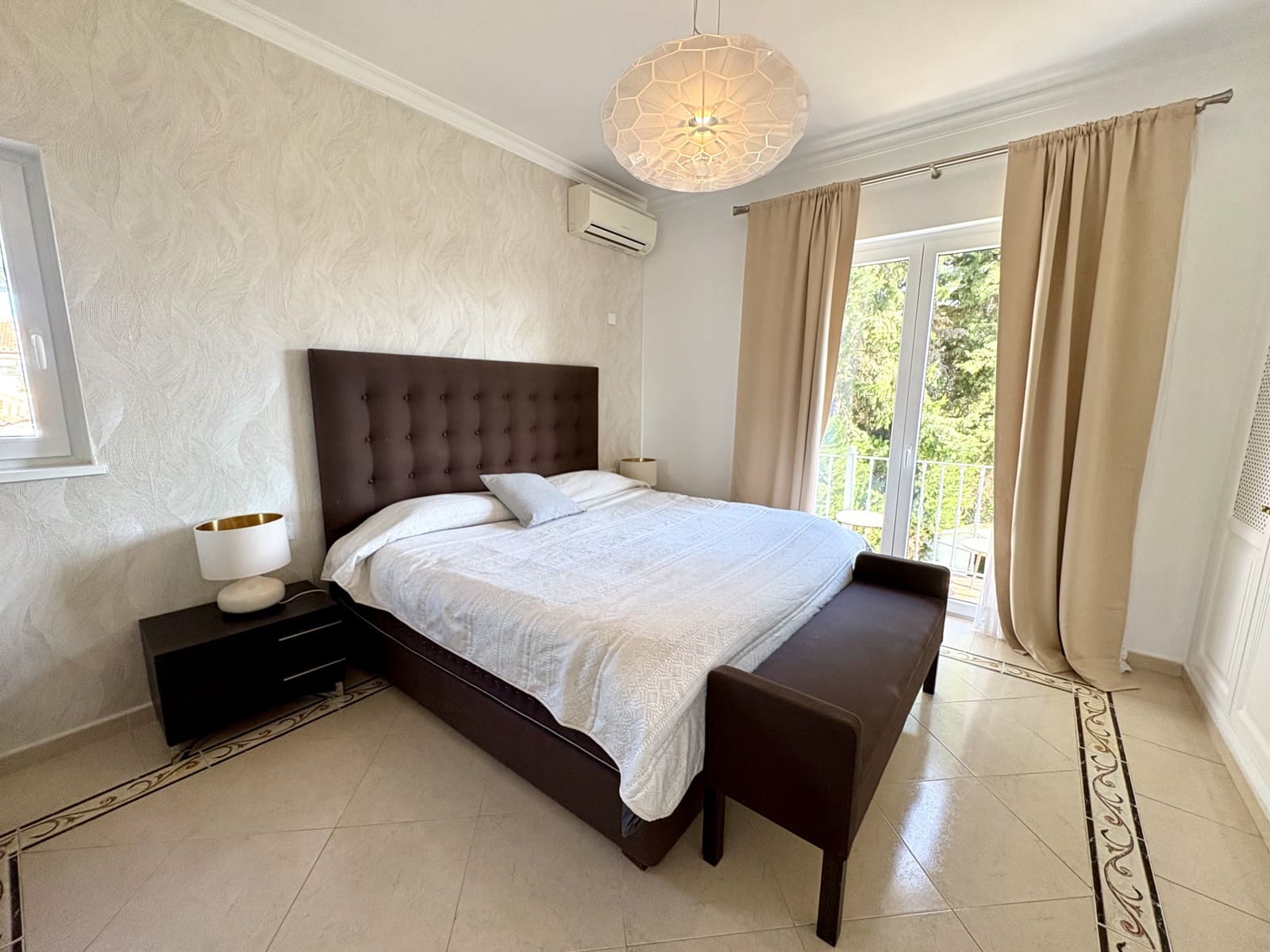 5 bedroom Villa for sale in Sotogrande with pool garage - € 1,795,000 (Ref: 9220365)