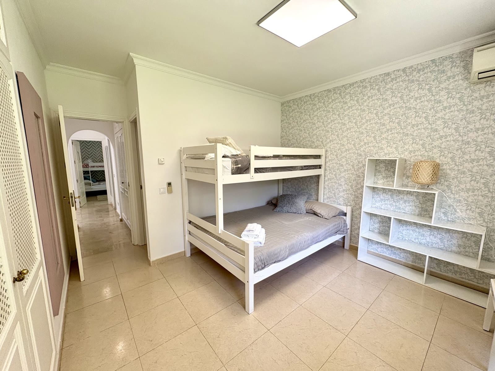 5 bedroom Villa for sale in Sotogrande with pool garage - € 1,795,000 (Ref: 9220365)