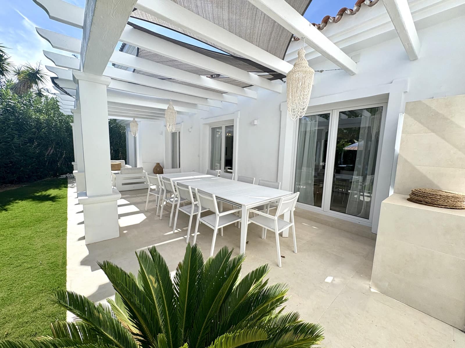 5 bedroom Villa for sale in Sotogrande with pool garage - € 1,795,000 (Ref: 9220365)