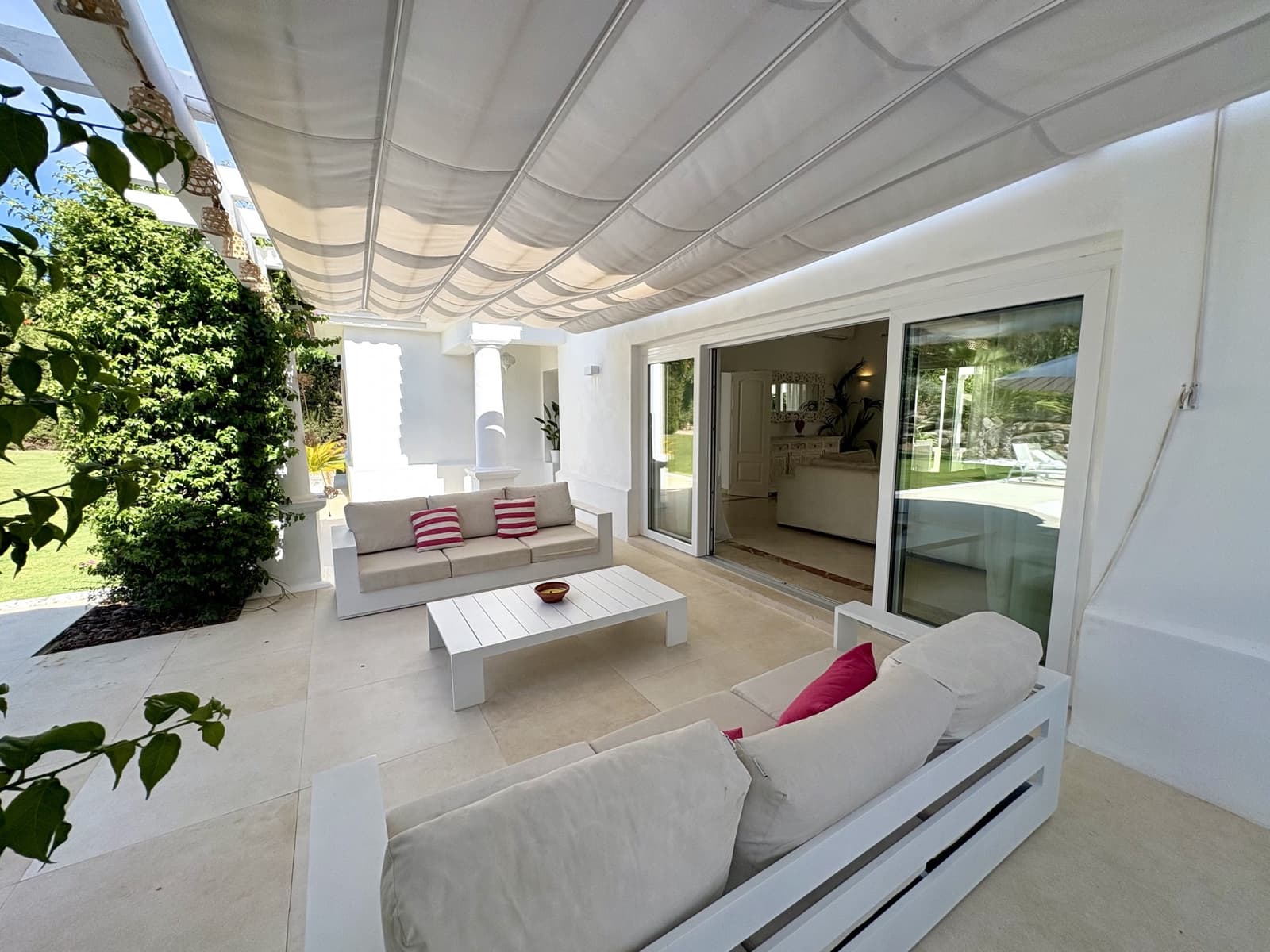 5 bedroom Villa for sale in Sotogrande with pool garage - € 1,795,000 (Ref: 9220365)