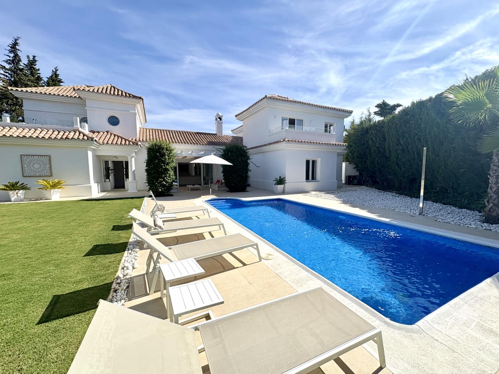5 bedroom Villa for sale in Sotogrande with pool garage - € 1,795,000 (Ref: 9220365)