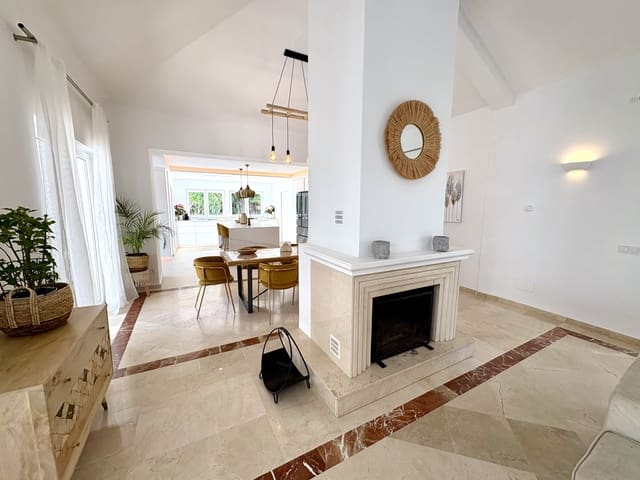 5 bedroom Villa for sale in Sotogrande, San Roque with pool garage - € 1,795,000 (Ref: 9220365)