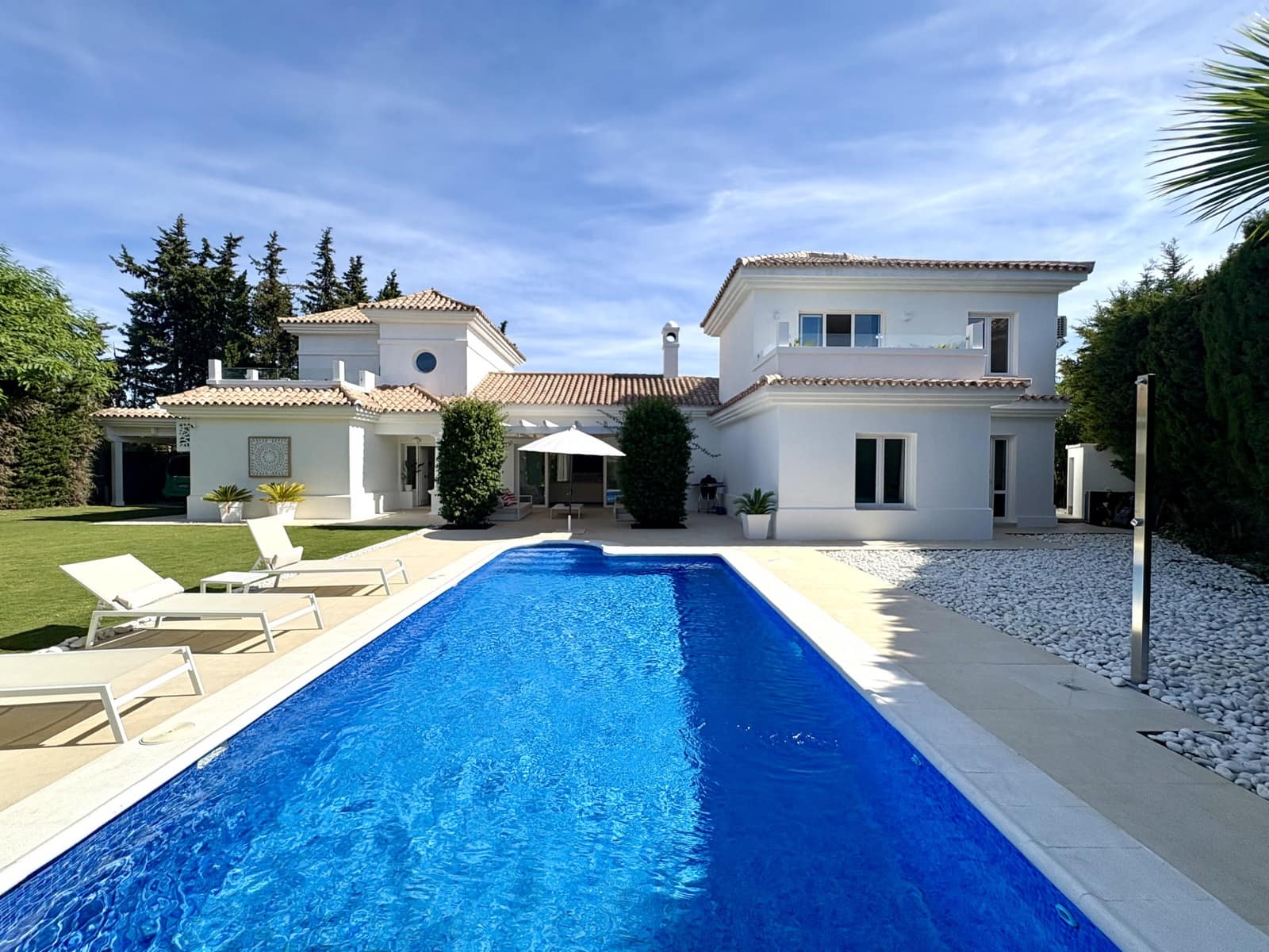 5 bedroom Villa for sale in Sotogrande with pool garage - € 1,795,000 (Ref: 9220365)