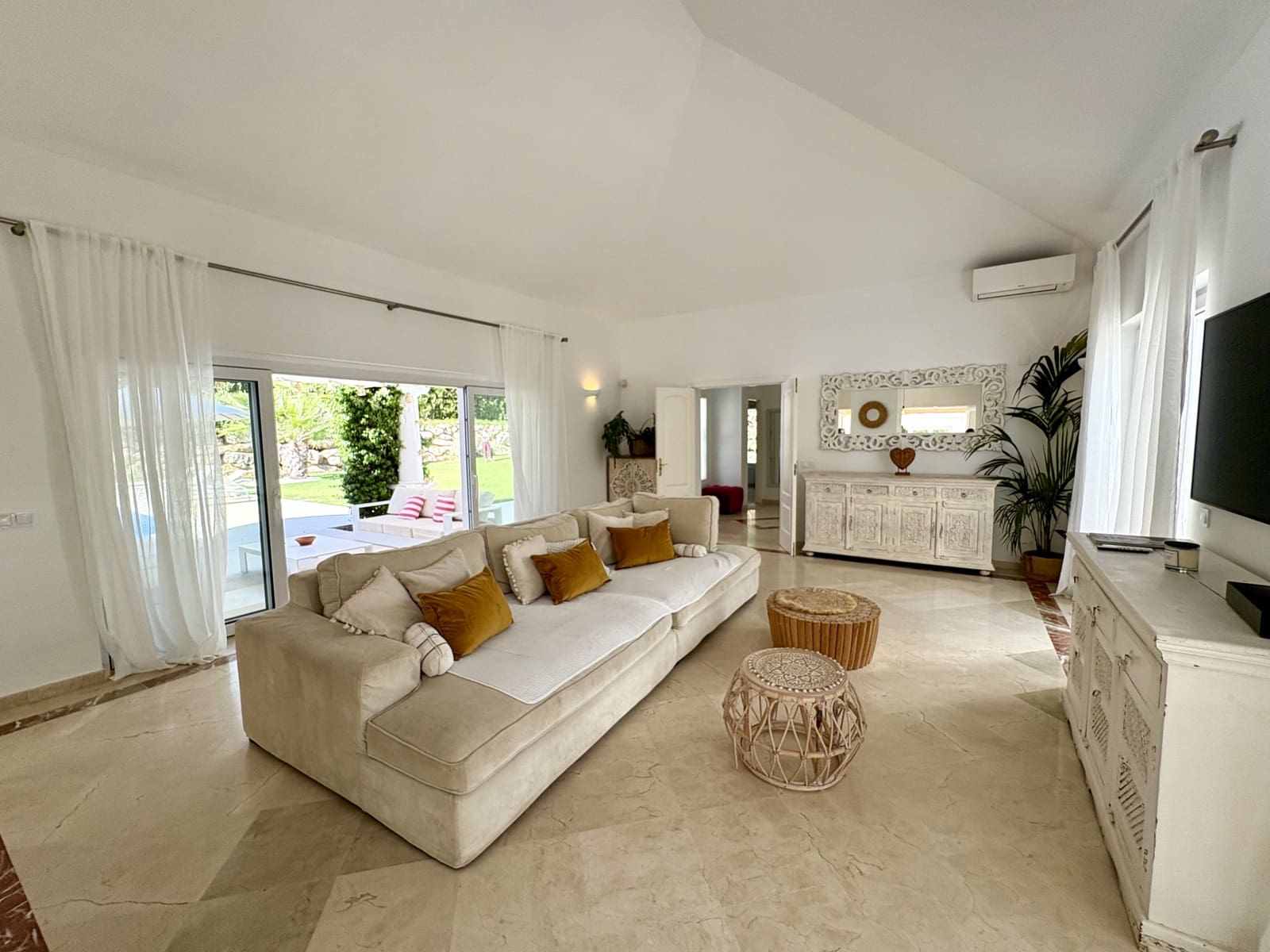 5 bedroom Villa for sale in Sotogrande with pool garage - € 1,795,000 (Ref: 9220365)