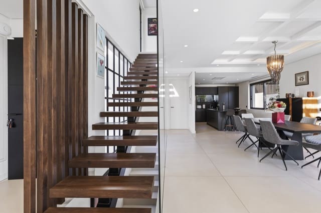 6 bedroom Villa for sale in San Pedro de Alcantara, Marbella with pool - € 2,400,000 (Ref: 9263023)