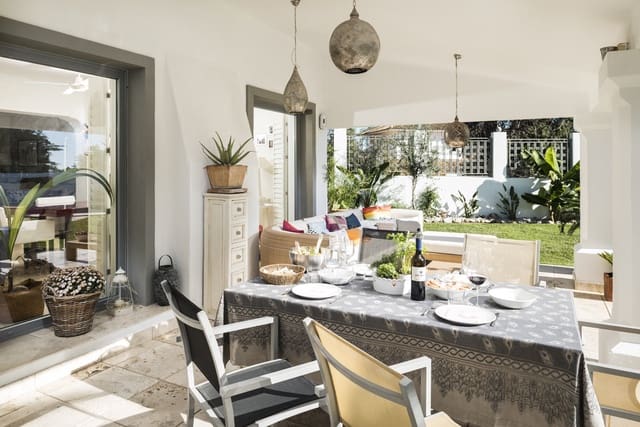 3 bedroom Villa for sale in Benahavís with pool garage - € 2,250,000 (Ref: 9263024)