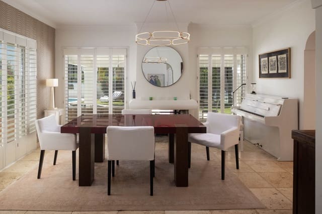 3 bedroom Villa for sale in Benahavís with pool garage - € 2,250,000 (Ref: 9263024)