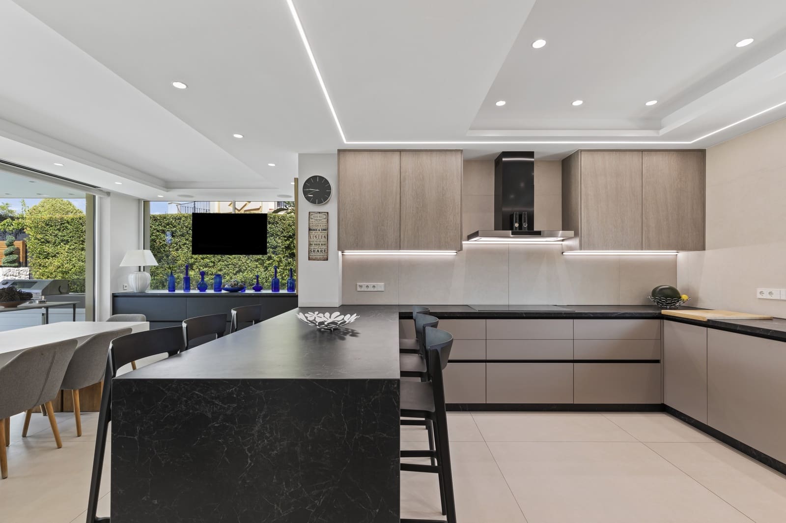 5 slaapkamer Villa te koop in Guadalmina met zwembad - € 1.950.000 (Ref: 9285687)