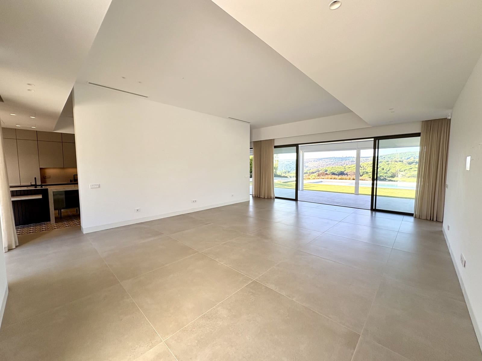 5 bedroom Villa for sale in Sotogrande with pool garage - € 5,750,000 (Ref: 9297772)