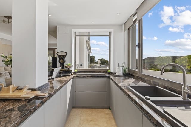 2 soverom Leilighet til salgs i Casares med svømmebasseng garasje - € 645 000 (Ref: 9303824)