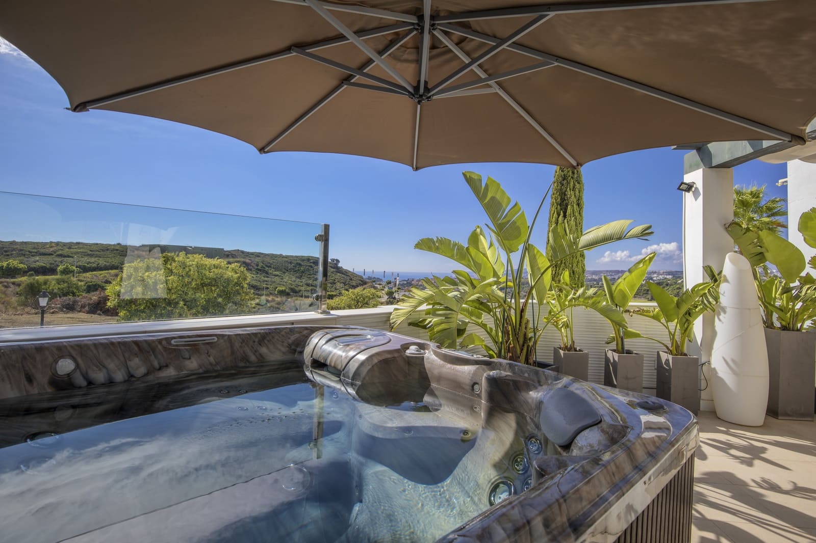 2 slaapkamer Appartement te koop in Casares met zwembad garage - € 645.000 (Ref: 9303824)