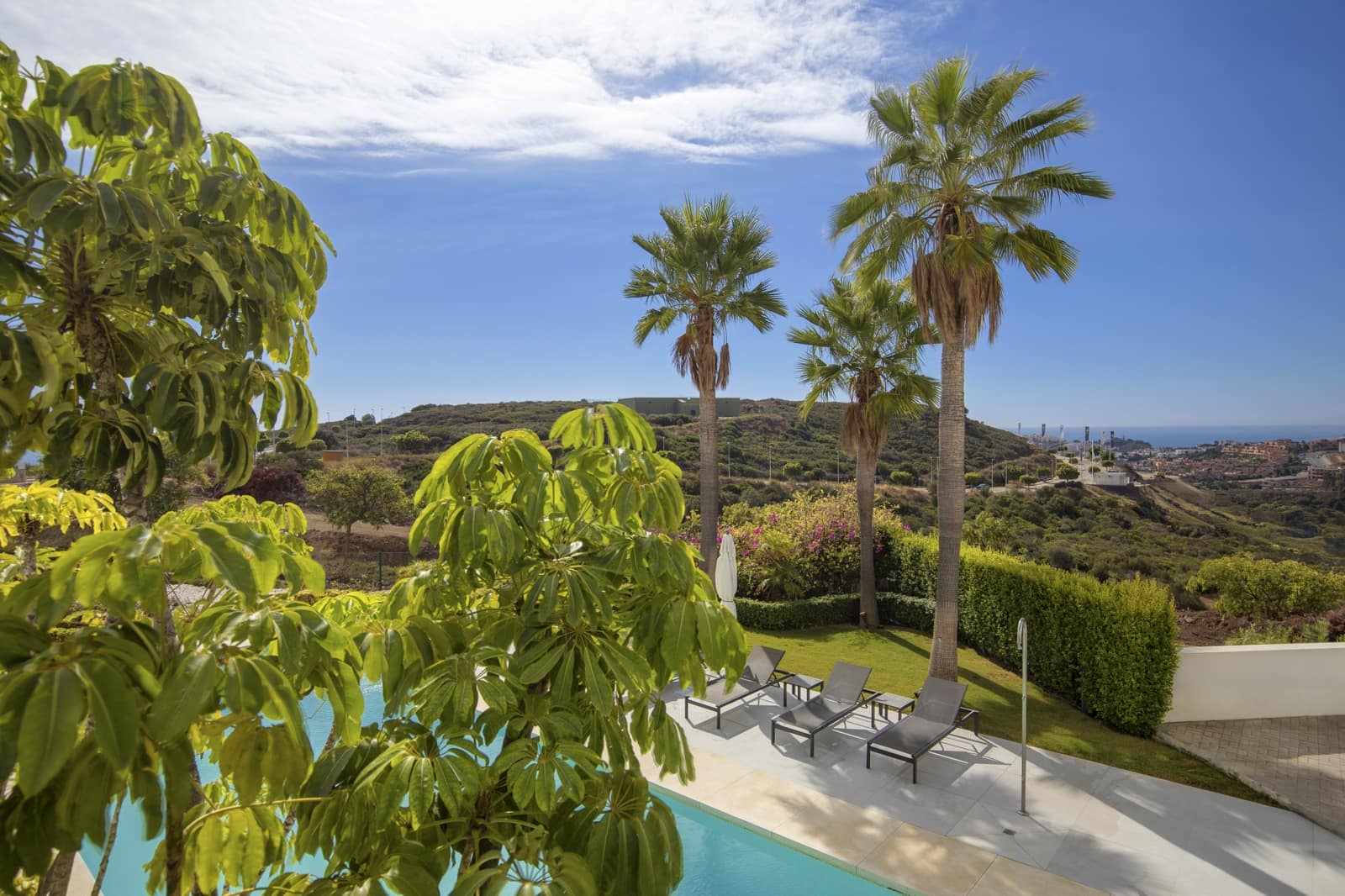 2 slaapkamer Appartement te koop in Casares met zwembad garage - € 645.000 (Ref: 9303824)