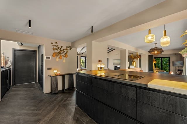 4 soverom Villa til salgs i Guadalmina Alta, Marbella med svømmebasseng garasje - € 3 695 000 (Ref: 9338655)