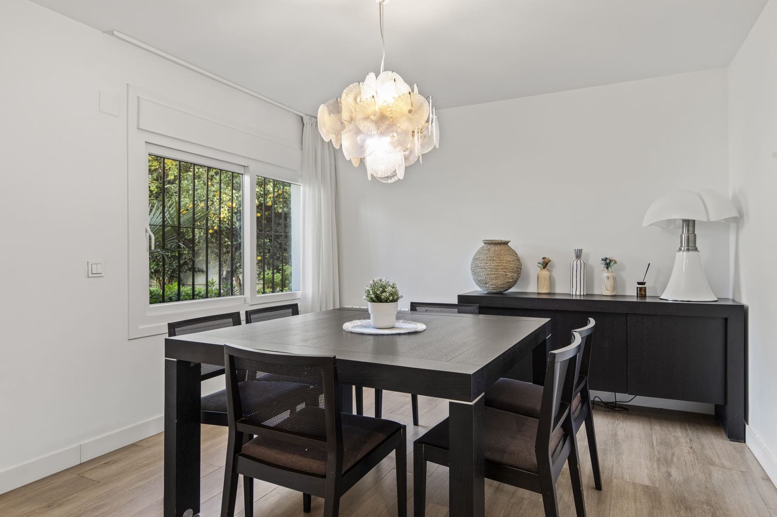 4 sovrum Villa till salu i Guadalmina med pool garage - 1 450 000 € (Ref: 9386002)