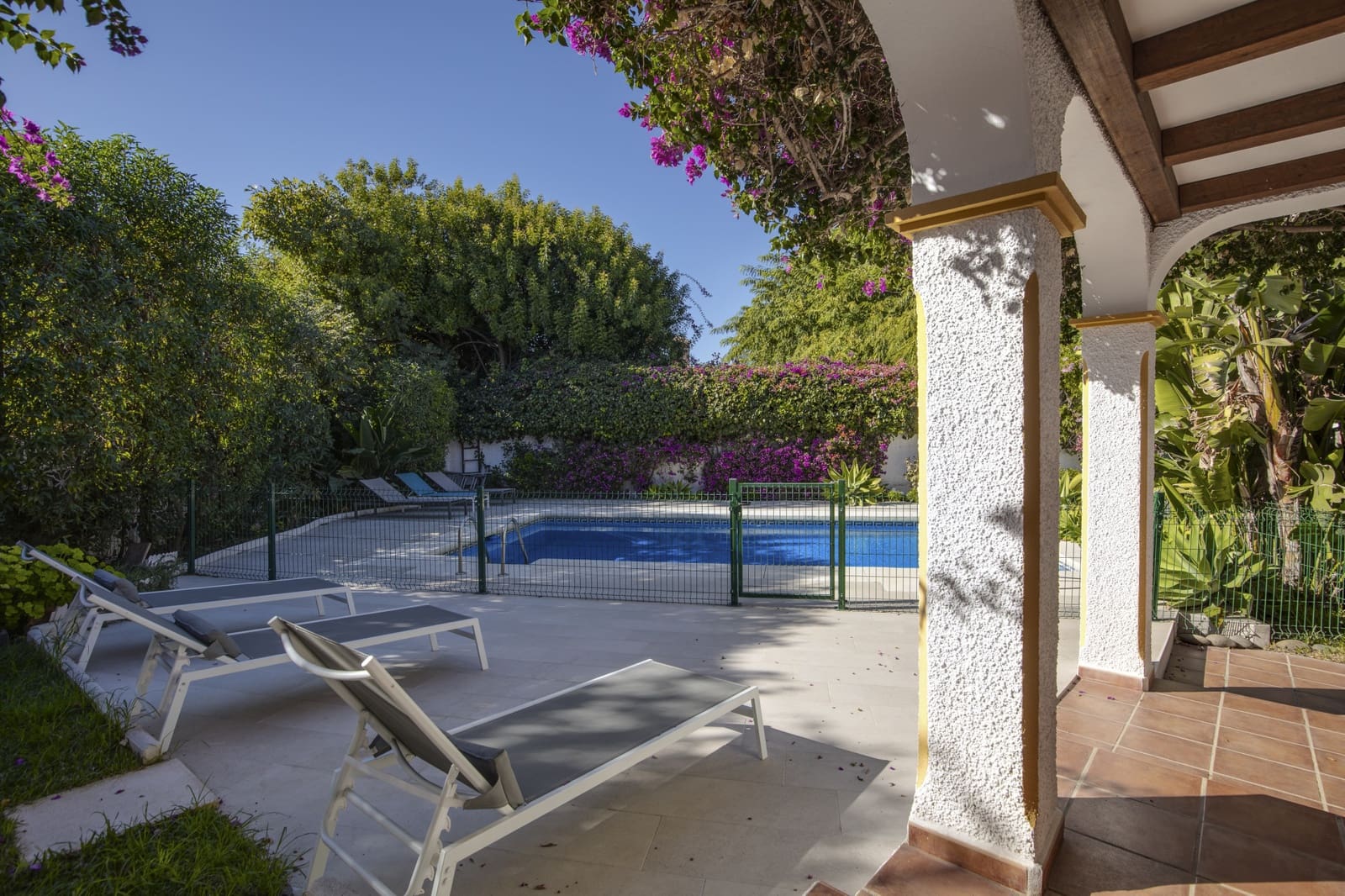 4 sovrum Villa till salu i Guadalmina med pool garage - 1 450 000 € (Ref: 9386002)