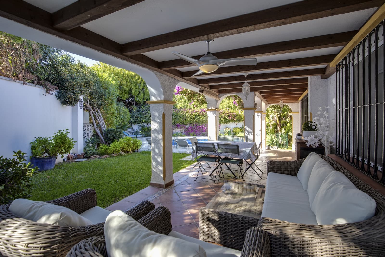 4 sovrum Villa till salu i Guadalmina med pool garage - 1 450 000 € (Ref: 9386002)