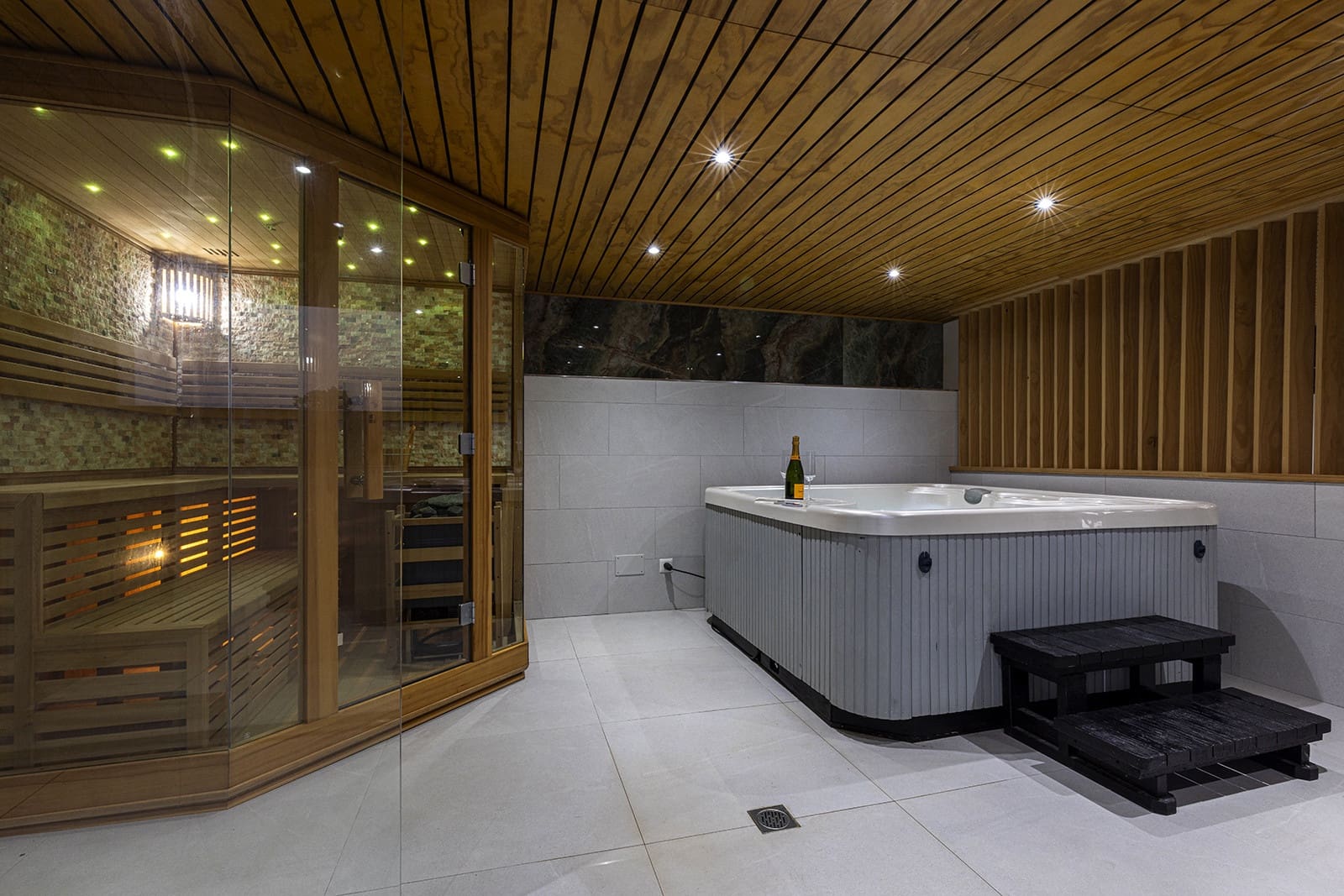 4 bedroom Villa for sale in Casares with pool - € 2,250,000 (Ref: 9504570)