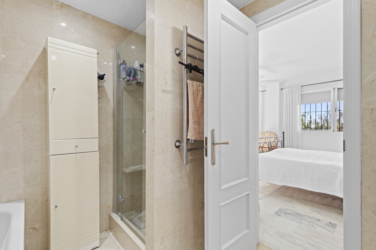 Casa de 3 habitaciones en Estepona en venta con piscina - 695.000 € (Ref: 9524554)