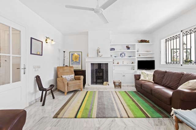 3 bedroom Townhouse for sale in Estepona with pool - € 695,000 (Ref: 9524554)