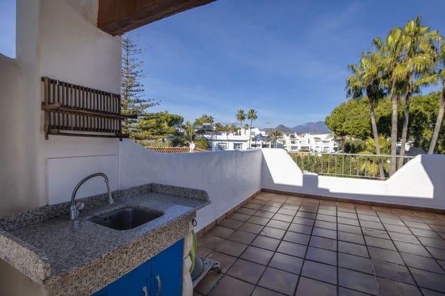3 bedroom Townhouse for sale in Estepona with pool - € 695,000 (Ref: 9524554)