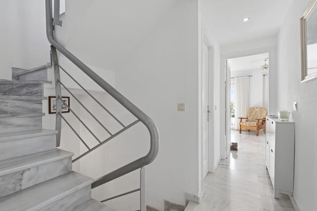 3 bedroom Townhouse for sale in Estepona with pool - € 695,000 (Ref: 9524554)