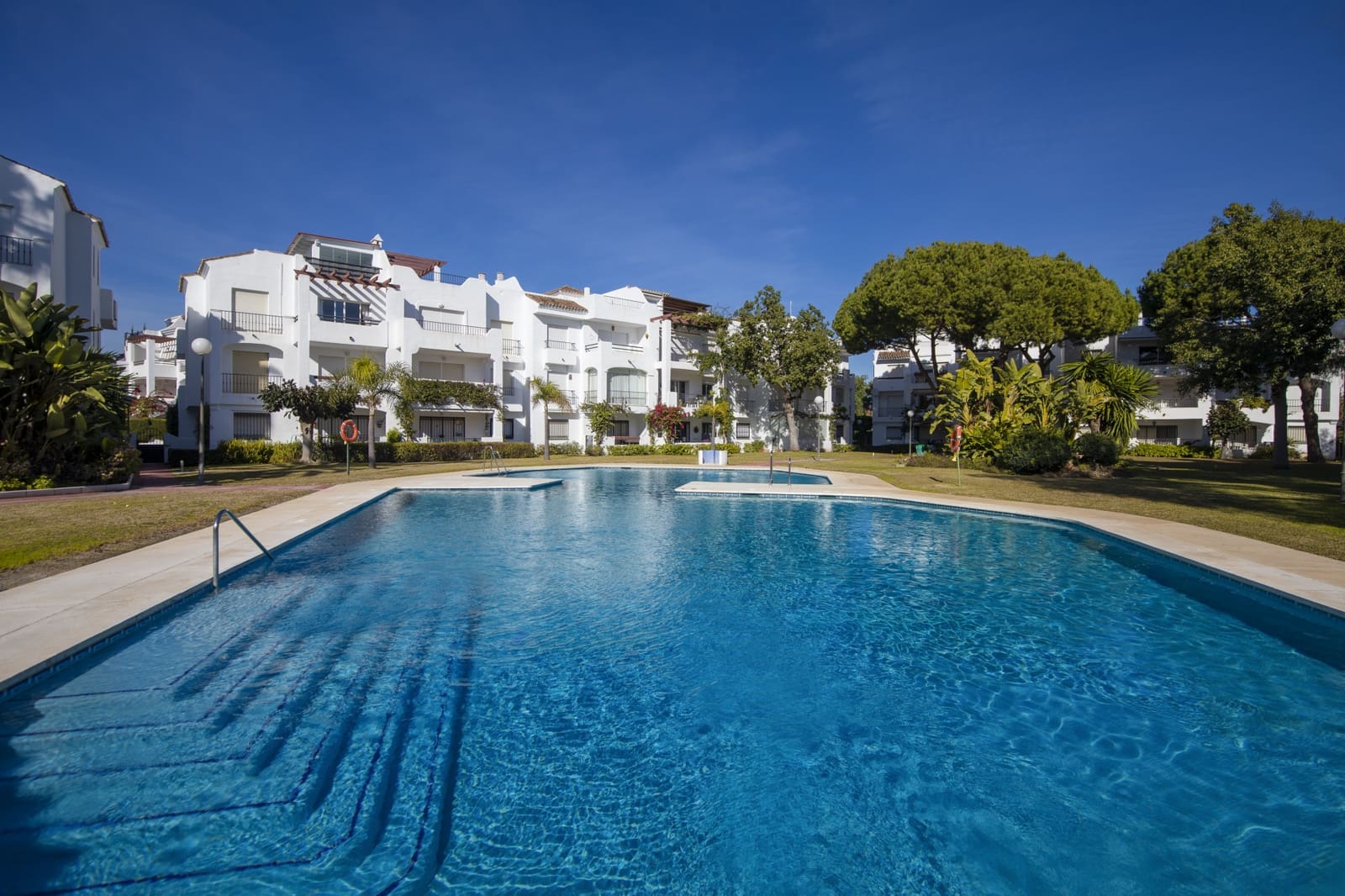 3 soveværelse Byhus til salg i Estepona med swimmingpool - € 665.000 (Ref: 9524554)