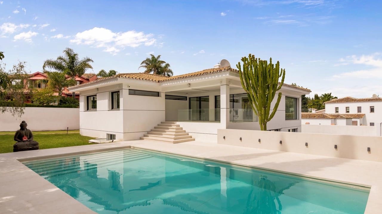 6 soverom Villa til salgs i Guadalmina med svømmebasseng - € 3 250 000 (Ref: 9543912)