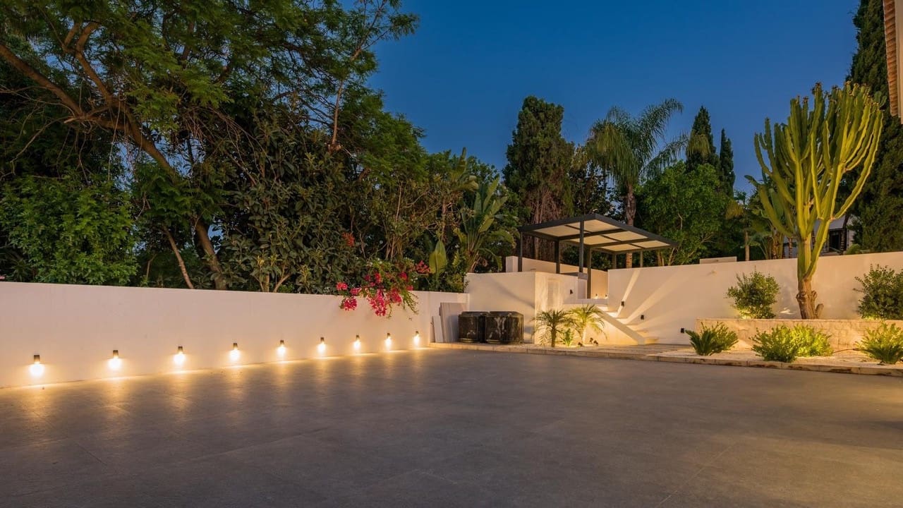 6 soverom Villa til salgs i Guadalmina med svømmebasseng - € 3 250 000 (Ref: 9543912)