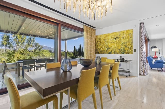 Chalet de 7 habitaciones en Guadalmina Alta, Marbella en venta con piscina - 2.500.000 € (Ref: 9608331)