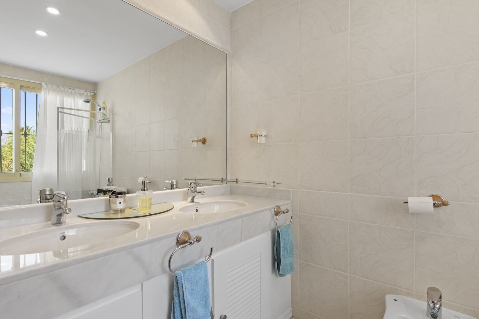 3 sypialnia Willa na sprzedaż w Benahavis z basenem garażem - 1 495 000 € (Ref: 9626047)