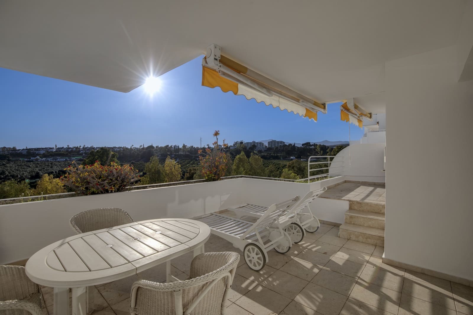 2 soverom Leilighet til salgs i Guadalmina med svømmebasseng garasje - € 530 000 (Ref: 9627901)