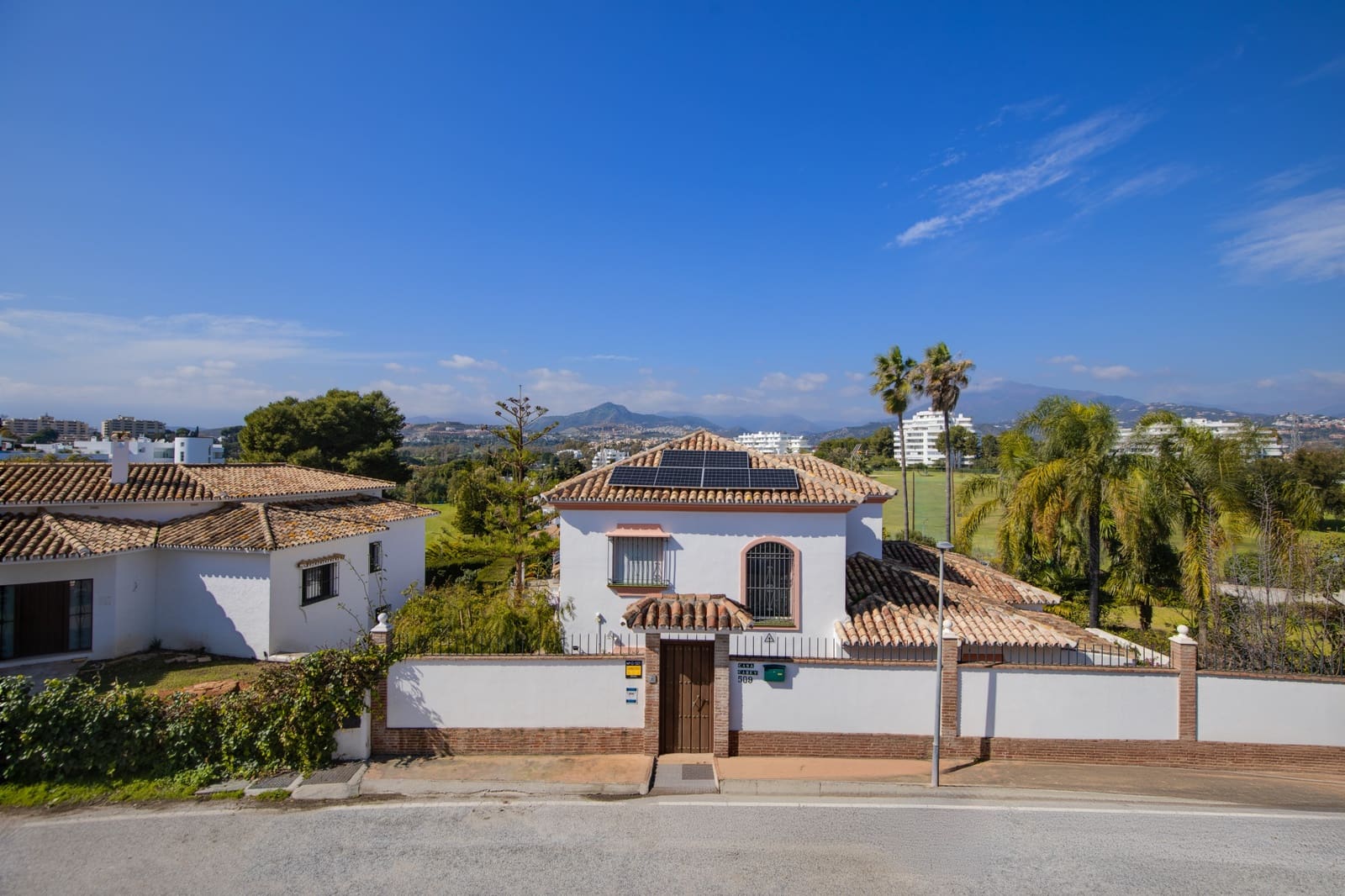3 soverom Hus til salgs i Guadalmina med garasje - € 760 000 (Ref: 9645458)