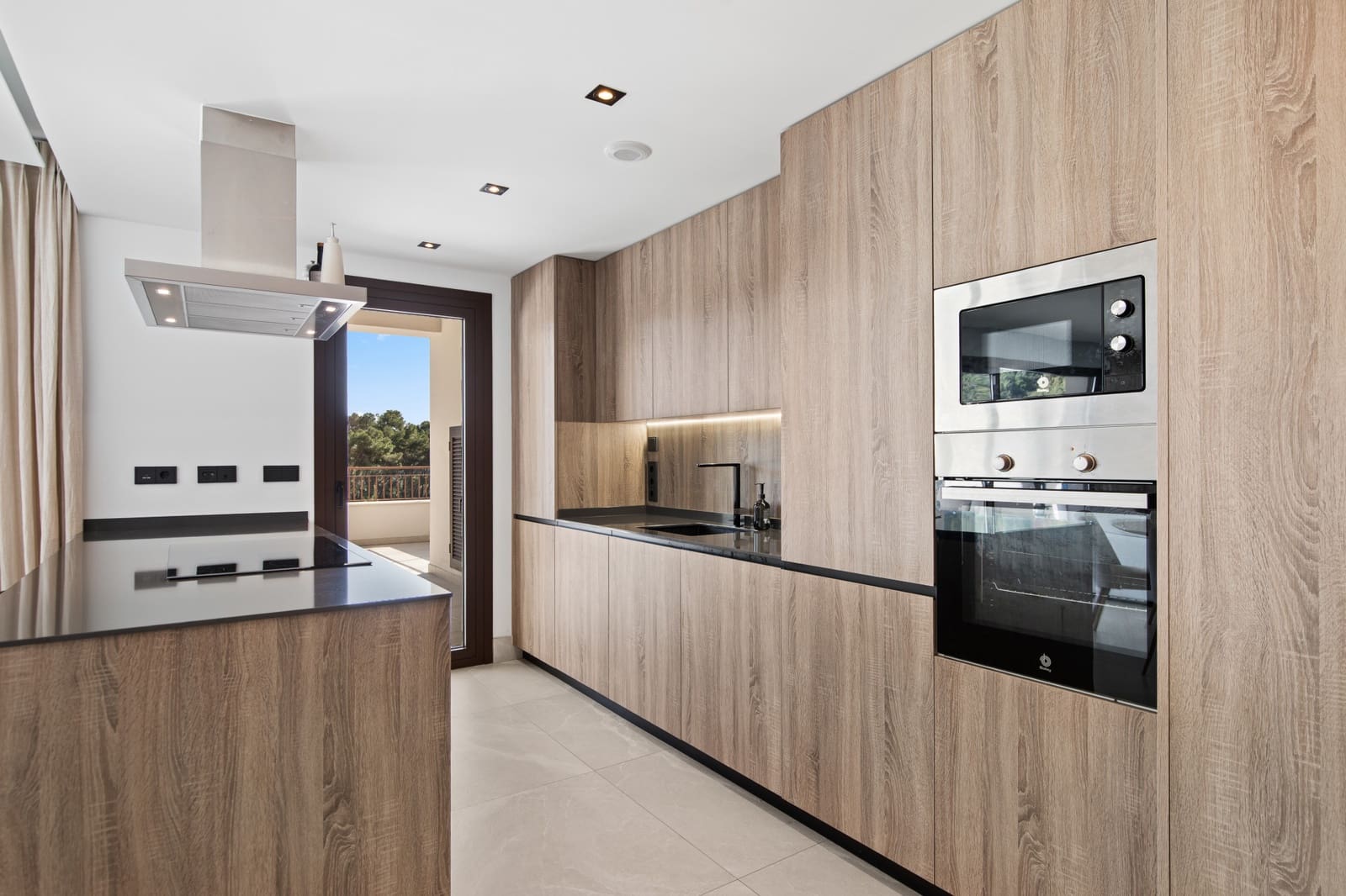 3 quarto Apartamento para venda em Istan com piscina garagem - 695 000 € (Ref: 9659667)