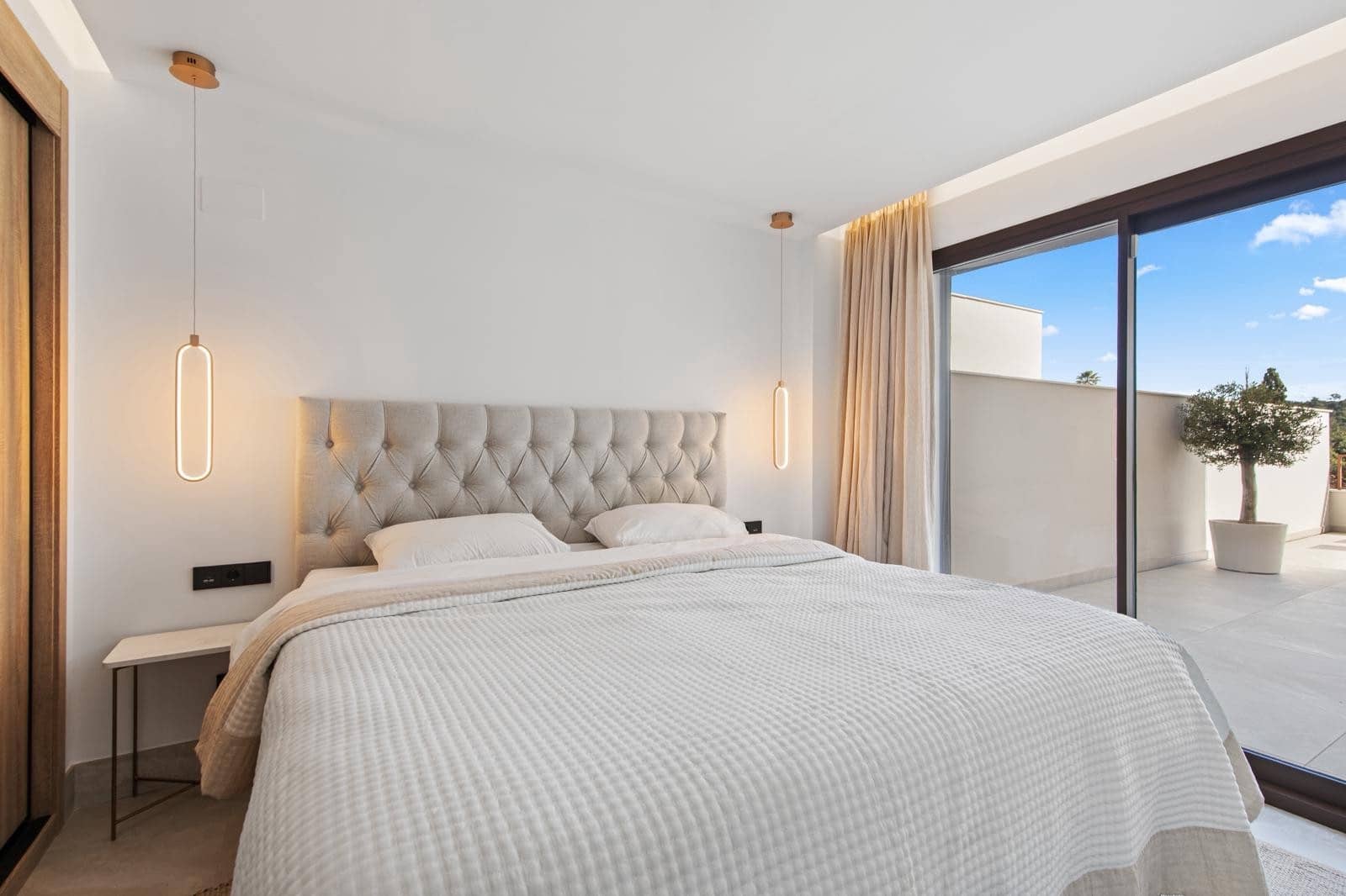 3 quarto Apartamento para venda em Istan com piscina garagem - 695 000 € (Ref: 9659667)