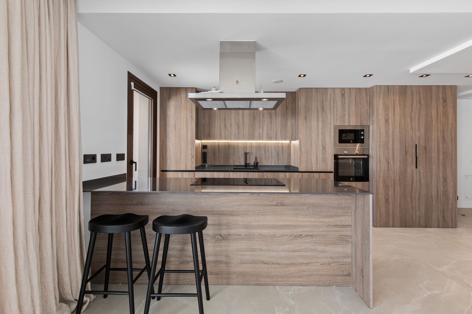 3 quarto Apartamento para venda em Istan com piscina garagem - 695 000 € (Ref: 9659667)