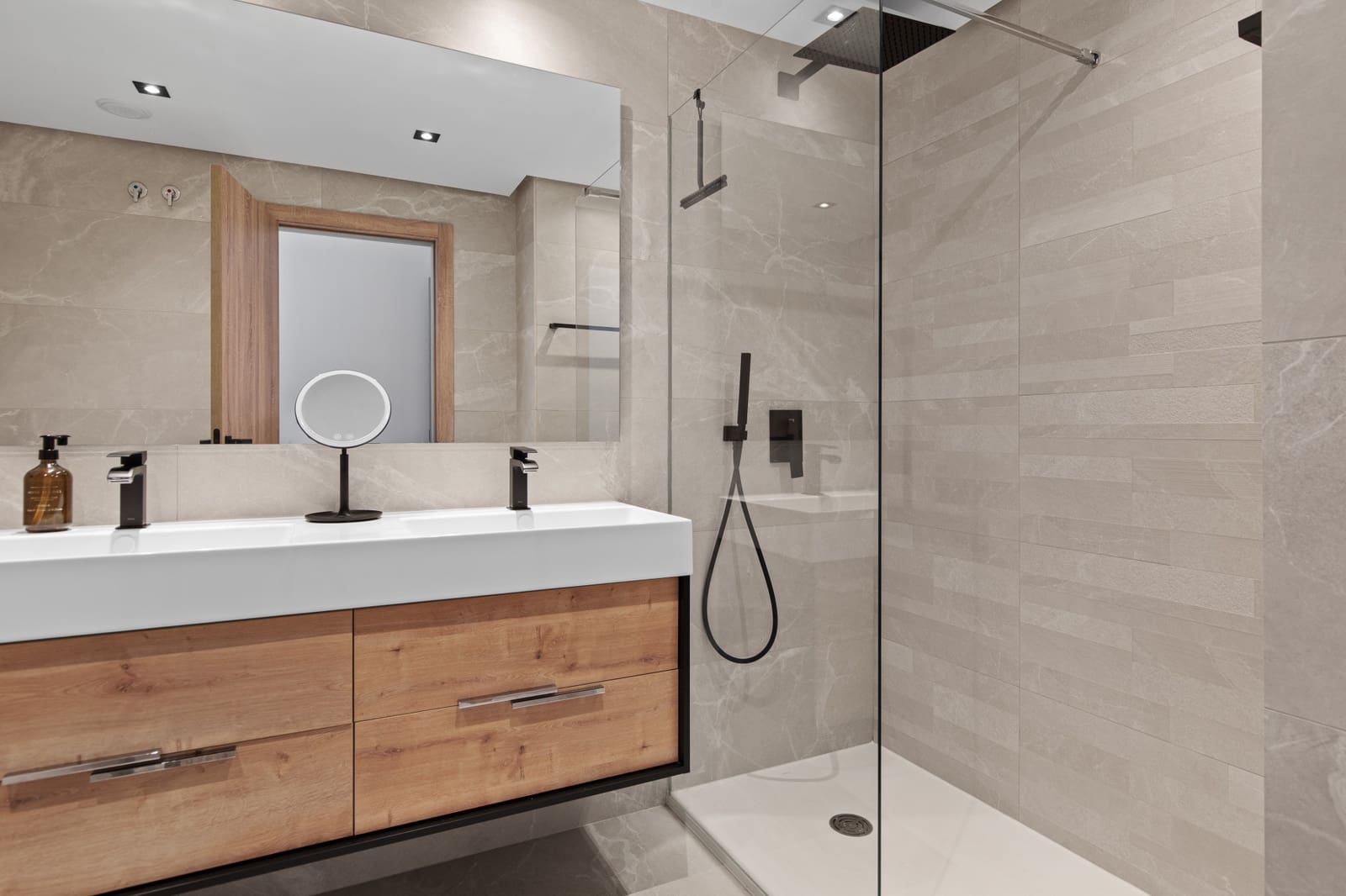 3 quarto Apartamento para venda em Istan com piscina garagem - 695 000 € (Ref: 9659667)
