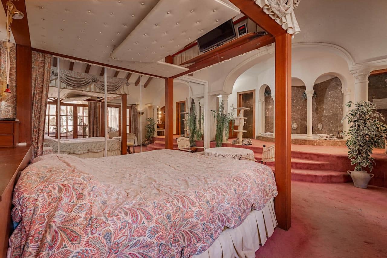 4 bedroom Finca/Country House for sale in Manilva with pool - € 2,995,000 (Ref: 9816185)