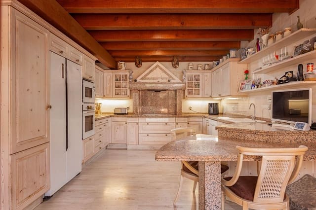 4 bedroom Finca/Country House for sale in Manilva with pool - € 2,995,000 (Ref: 9816185)