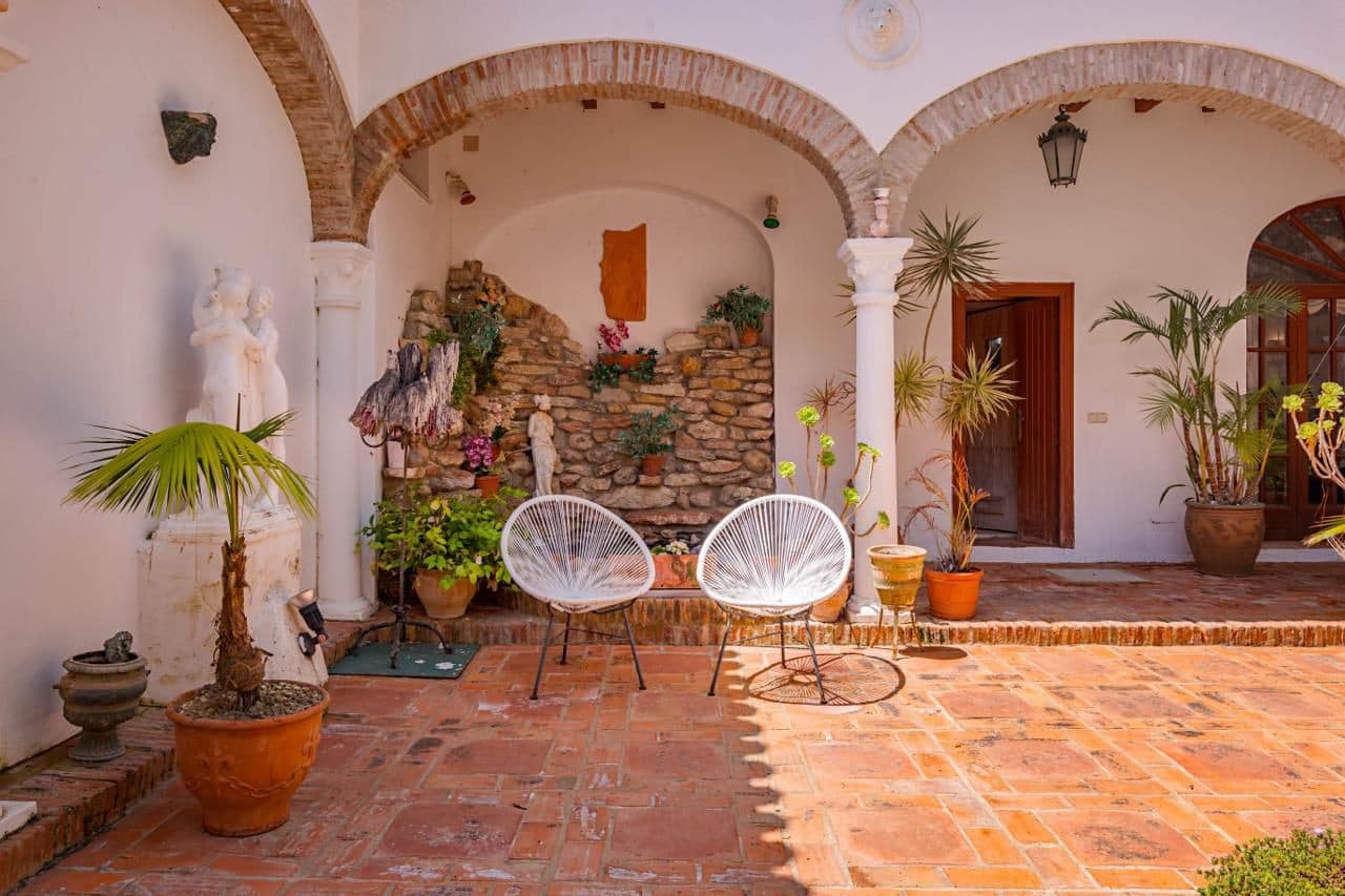 4 bedroom Finca/Country House for sale in Manilva with pool - € 2,995,000 (Ref: 9816185)