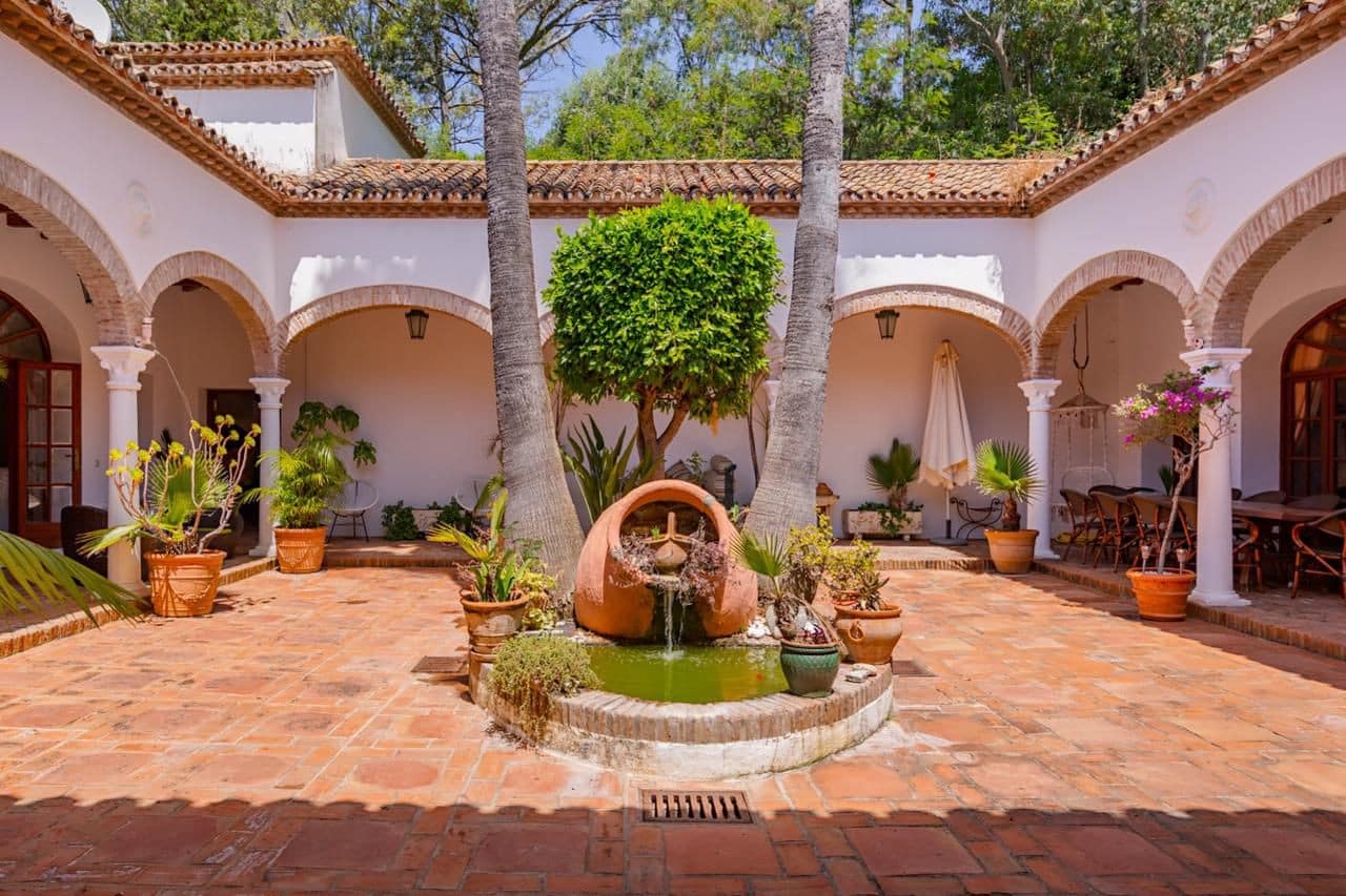 4 bedroom Finca/Country House for sale in Manilva with pool - € 2,995,000 (Ref: 9816185)