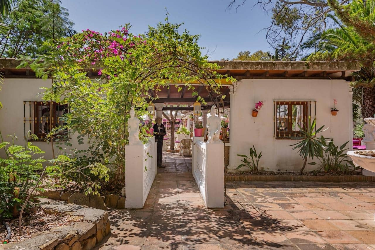 4 bedroom Finca/Country House for sale in Manilva with pool - € 2,995,000 (Ref: 9816185)