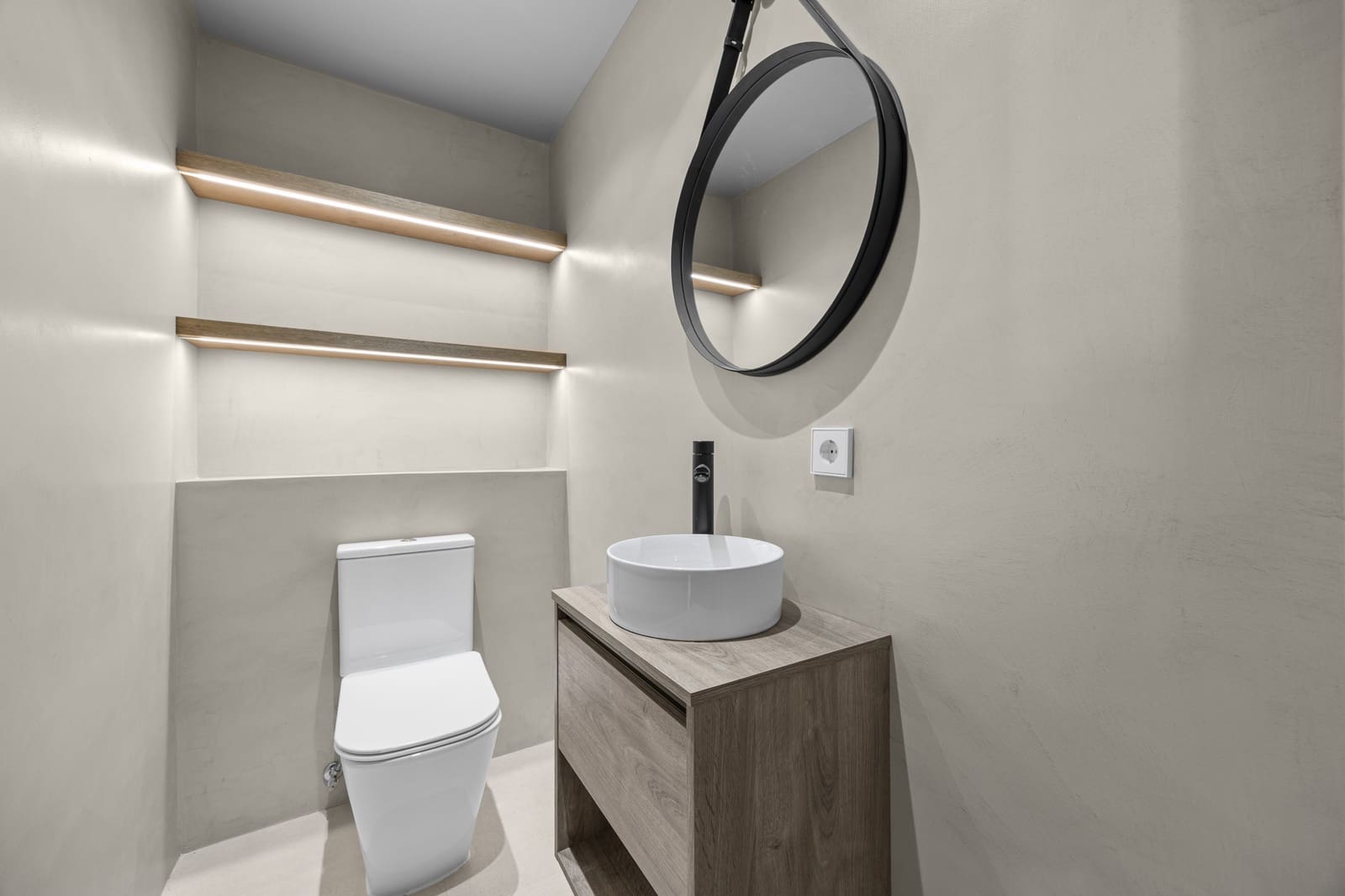 3 bedroom Penthouse for sale in New Golden Mile with pool garage - € 995,000 (Ref: 9825717)