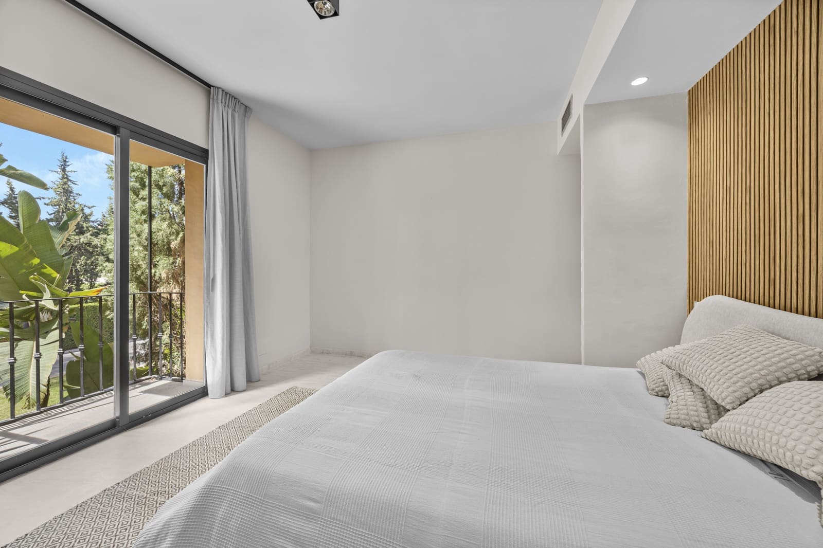 3 bedroom Penthouse for sale in New Golden Mile with pool garage - € 995,000 (Ref: 9825717)