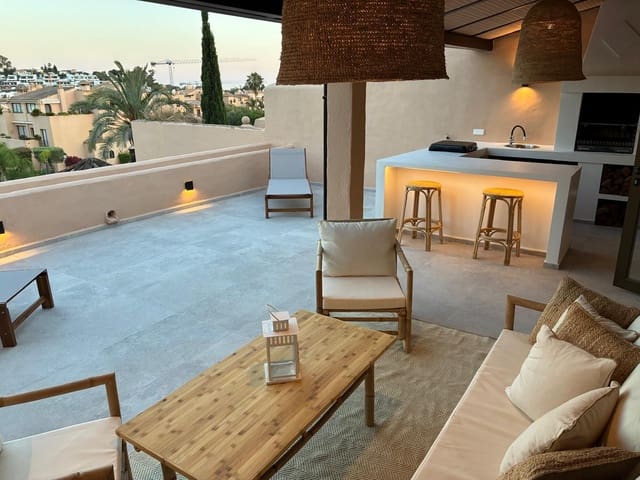 3 chambre Penthouse à vendre à Nueva Atalaya, Estepona avec piscine garage - 995 000 € (Ref: 9825717)