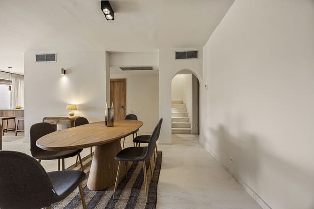 Ático de 3 habitaciones en Nueva Atalaya, Estepona en venta con piscina garaje - 995.000 € (Ref: 9825717)